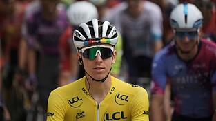 Tadej Pogacar vor dem Start der 20. Etappe der Tour de France.