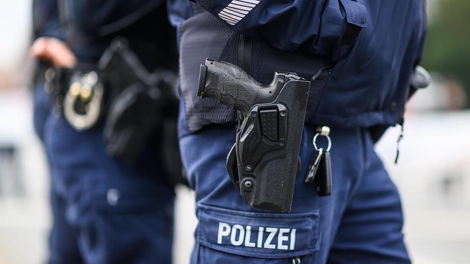Wer die Täter sind, ist noch nicht klar. Die Polizei bittet um Hinweise. Wer die Täter sind, ist noch nicht klar. Die Polizei bittet um Hinweise.