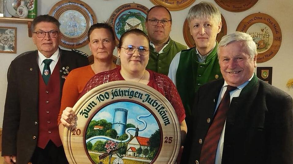 Über die Jubiläumsscheibe freute sich Regina Eder. Über die Jubiläumsscheibe freute sich Regina Eder.