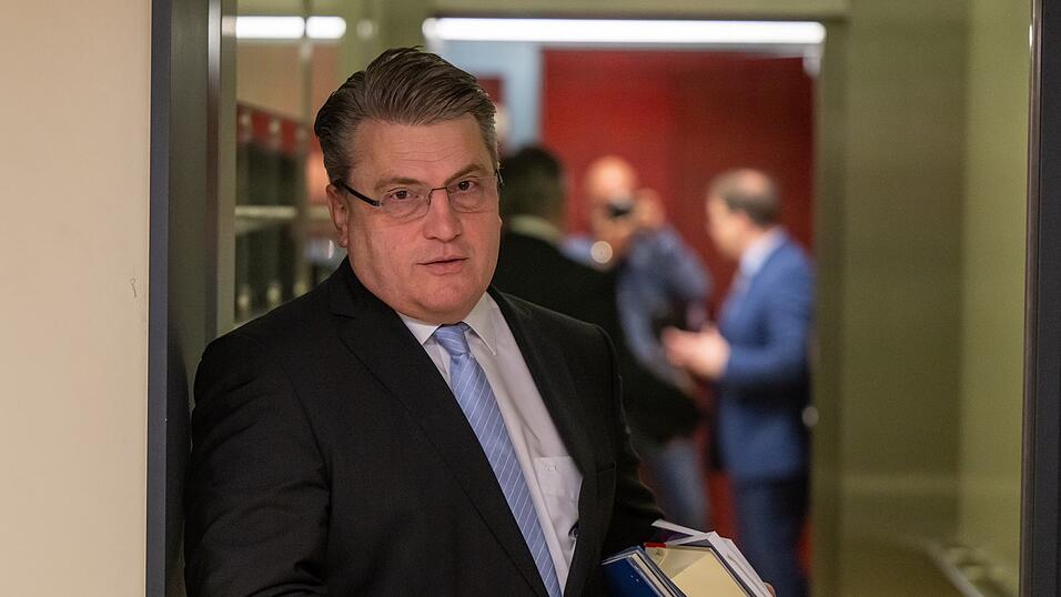 Winfried Bausback m&ouml;chte die AfD in erster Linie politisch stellen. Ein Teilverbot h&auml;lt er dennoch f&uuml;r m&ouml;glich. (Archiv)