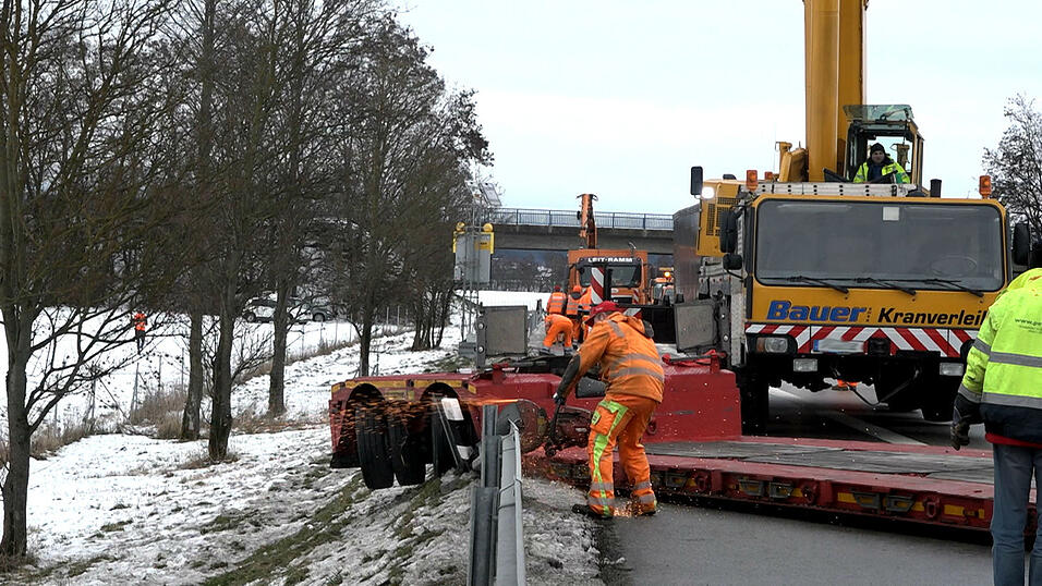 Auf der A3 ist es am Montagmorgen zwischen Kirchroth und Tiefenthal zu einem Unfall gekommen.