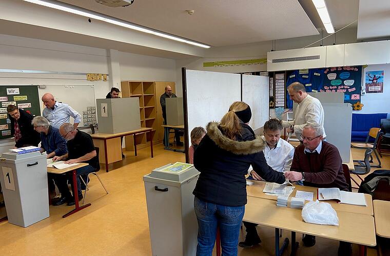 Viel los, ist im Bad Kötztinger Wahllokal. Viel los, ist im Bad Kötztinger Wahllokal.