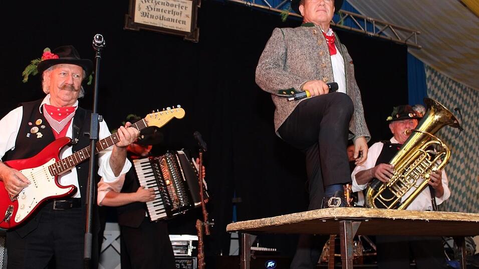 Auch am Freitag war super Stimmung am Ergoldinger Volksfest. Auch am Freitag war super Stimmung am Ergoldinger Volksfest.