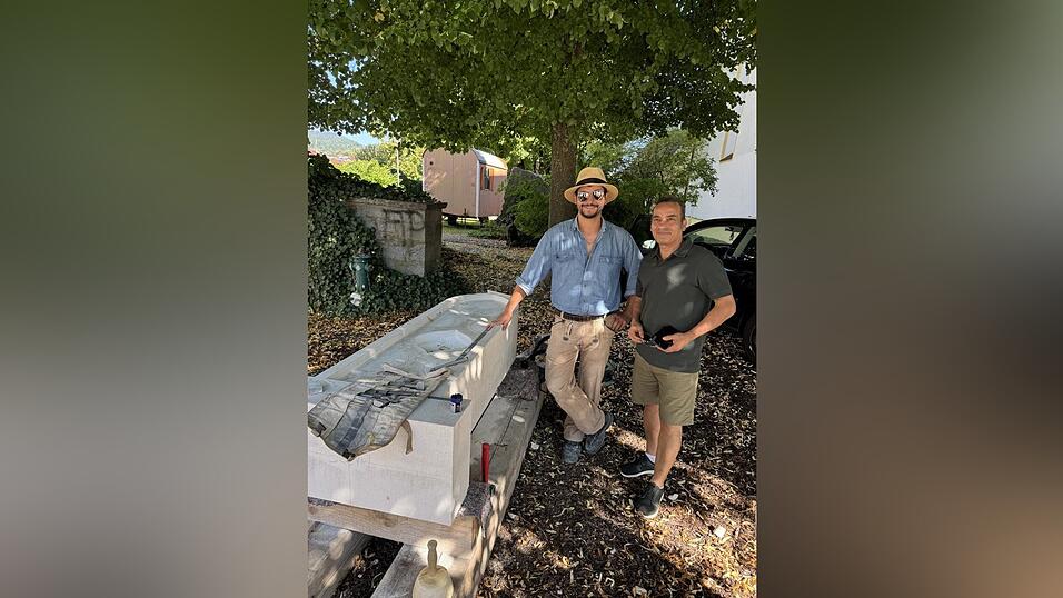 Die Skulptur am Stadtplatz nimmt immer deutlichere Formen an.