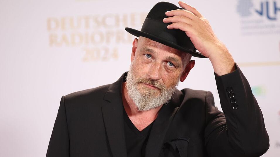 Torsten Sträter nennt Grund für abesagte Auftritte: Er hat eine Tumorerkrankung. (Archivbild) Torsten Sträter nennt Grund für abesagte Auftritte: Er hat eine Tumorerkrankung. (Archivbild)