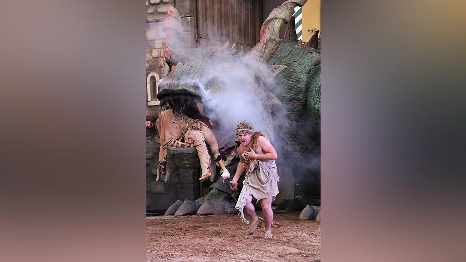 Bilder der Gruppe 'Gr&uuml;n' des Drachenstich-Festspiels.