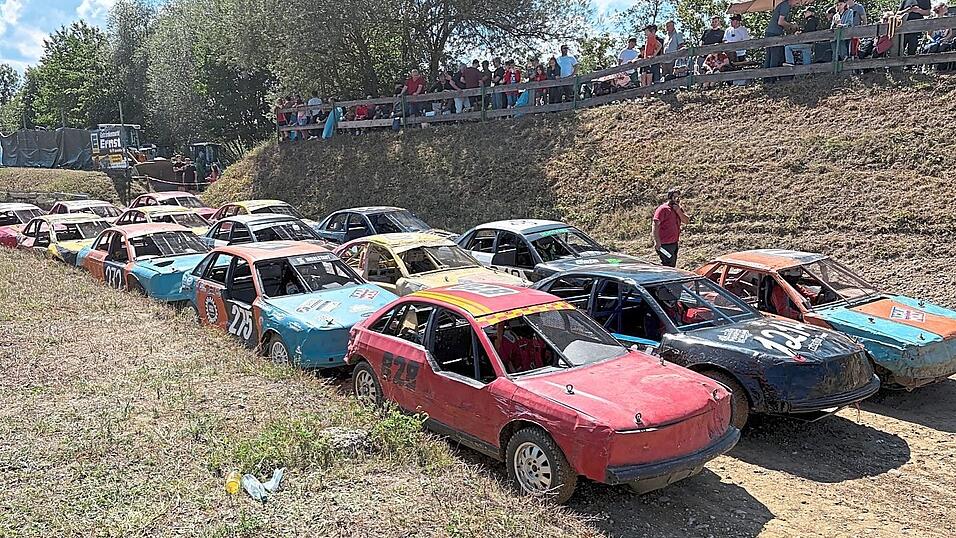 Bunte Vielfalt im Starterfeld: Bei den Gebrauchtwagen wurde der Kreativit&auml;t freier Lauf gelassen.