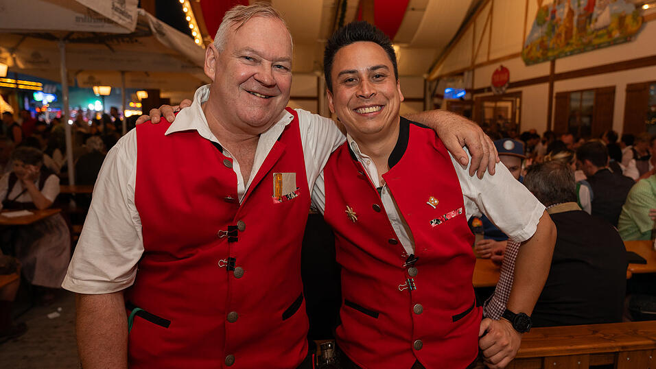 Die Partybilder vom Freitag, 18. August 2023, aus dem Festzelt Greindl. Die Partybilder vom Freitag, 18. August 2023, aus dem Festzelt Greindl.