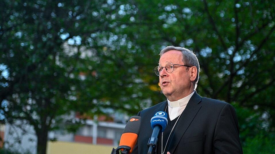 Der Vorsitzende der Deutschen Bischofskonferenz, Georg Bätzing, sieht keinen Widerspruch zwischen dem Reformweg der deutschen Katholiken und jüngsten Äußerungen des Papstes (Archivbild). Der Vorsitzende der Deutschen Bischofskonferenz, Georg Bätzing, sieht keinen Widerspruch zwischen dem Reformweg der deutschen Katholiken und jüngsten Äußerungen des Papstes (Archivbild).