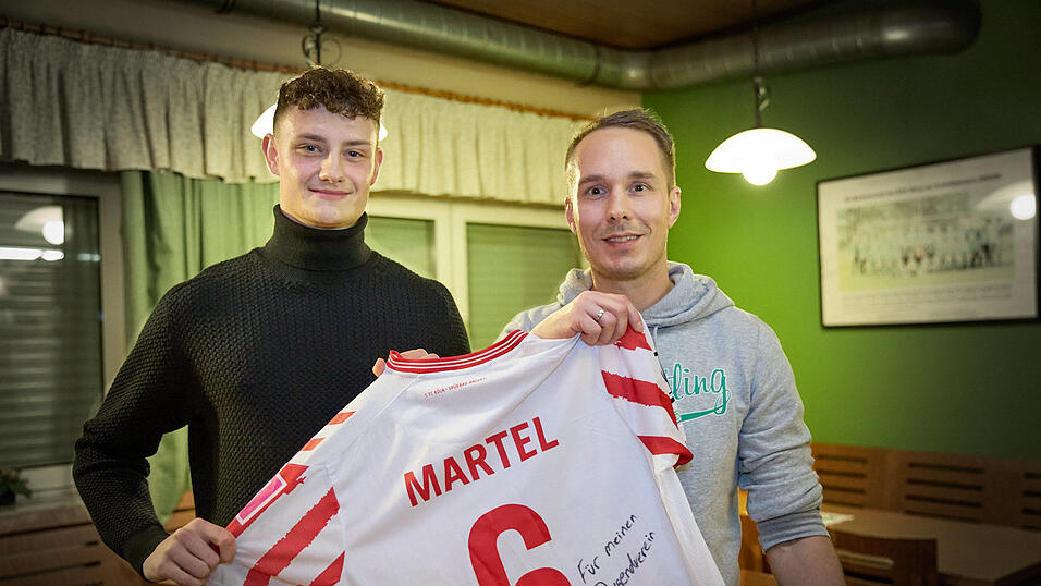 Köln-Profi Eric Martel (links) und RSV-Vorsitzender Stefan Gerstbrein. Köln-Profi Eric Martel (links) und RSV-Vorsitzender Stefan Gerstbrein.