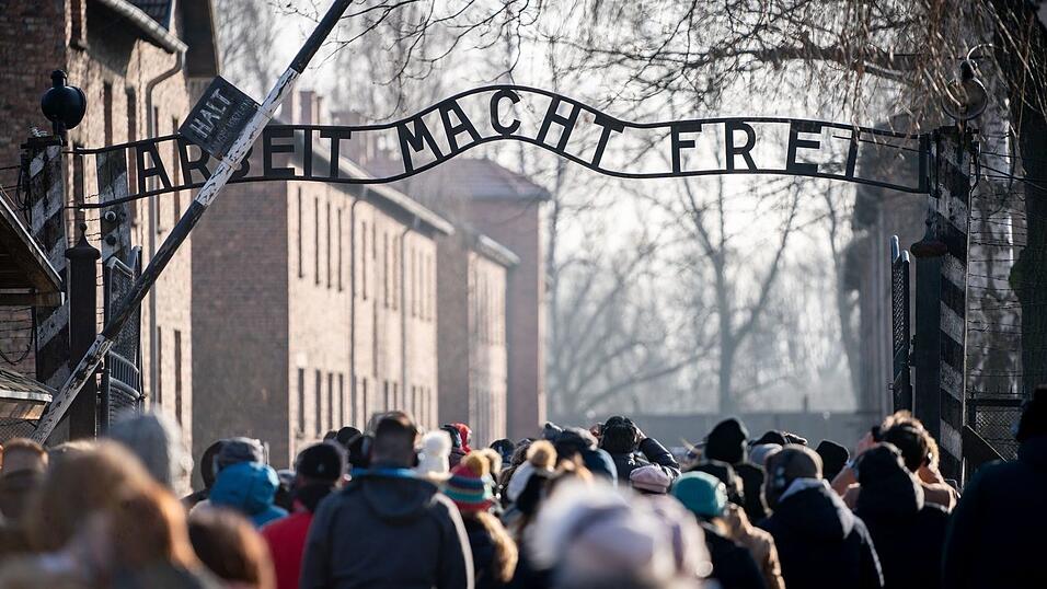 Der Nazi-Spruch &laquo;Arbeit macht frei&raquo; war &uuml;ber dem Tor zum KZ Auschwitz angebracht. (Archivbild)