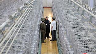 Nordkoreas Machthaber Kim l&auml;sst sich gern vor eindrucksvollen Kulissen fotografieren. (Archivfoto)