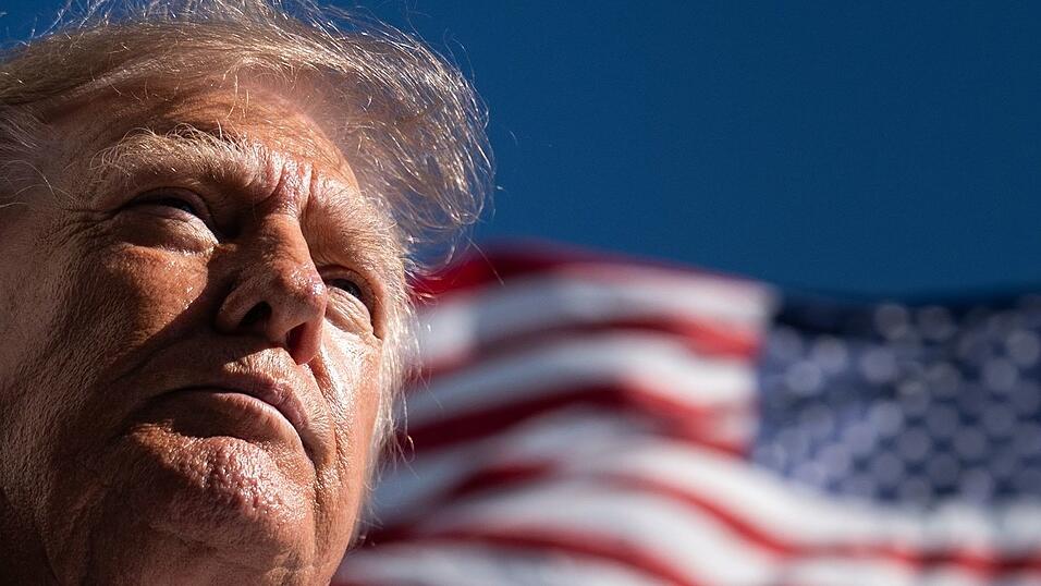 US-Präsident Donald Trump hat die geplante Live-Übertragung der Hinrichtung des verurteilten Attentäters Nidal Malik Hasan abgesagt. US-Präsident Donald Trump hat die geplante Live-Übertragung der Hinrichtung des verurteilten Attentäters Nidal Malik Hasan abgesagt.