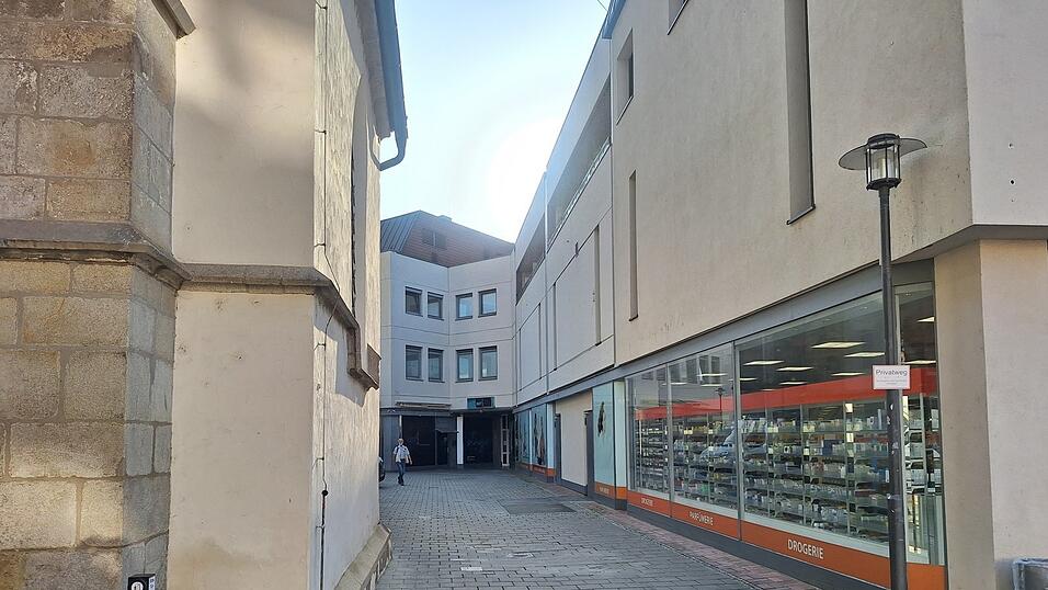 Hier im Freien soll bald zu Latino- und Salsa-Musik getanzt werden.