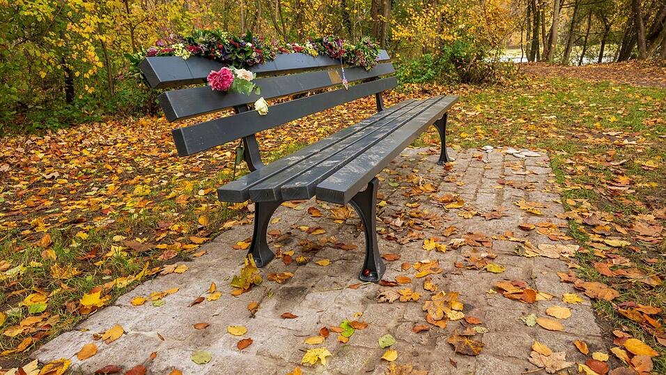 Sie soll an die 37 Jahre alte Mutter und ihre zweijährige Tochter erinnern, die bei dem Anschlag starben.