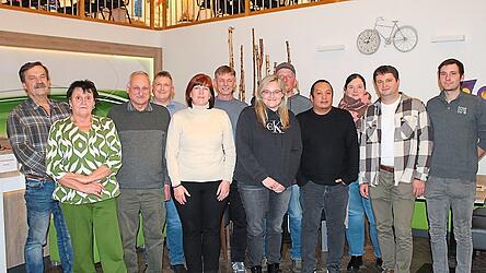 Diese Arnschwanger kandidieren auf der Freien Liste f&uuml;r den Gemeinderat (von links): Versammlungsleiter Hans Hruschka, Hildegard Eibl, Egid Amberger, Johann Treml, Eva Schw&auml;gerl, Thomas M&uuml;nch, Sandra Gruber, Johann Wieser, Josef Amberger, Marion Amberger, Markus Kiefl, Alexander S&ouml;ldner.