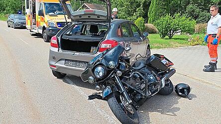 Der Motorradfahrer zog sich leichte Verletzungen zu.