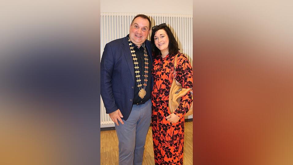 Ollie Turner aus Tuam hatte seinen ersten offiziellen Auftritt als Vize-Bürgermeister beim Partnerschaftstag in Straubing. Seine Frau Therese findet Stadt und Volksfest 'very nice und lovely'. Ollie Turner aus Tuam hatte seinen ersten offiziellen Auftritt als Vize-Bürgermeister beim Partnerschaftstag in Straubing. Seine Frau Therese findet Stadt und Volksfest 'very nice und lovely'.