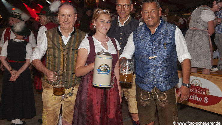 Die Partybilder vom Freitag, 9. August 2024, aus dem Festzelt Lechner. Die Partybilder vom Freitag, 9. August 2024, aus dem Festzelt Lechner.