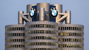 Nach dem Einbruch im zweiten Quartal hofft man in der BMW-Zentrale auf wieder bessere Zeiten, wobei die „schlechten“ im Vergleich zu anderen Autokonzernen bisher gar nicht so schlecht waren. (Archiv)