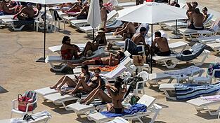 Der Eintritt zum Beiruter Strandclub 'Sporting' kostet in diesem Jahr mindestens 30 Euro.