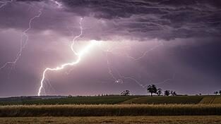 Vor allem im Osten Deutschlands drohen weitere Gewitter. Vor allem im Osten Deutschlands drohen weitere Gewitter.
