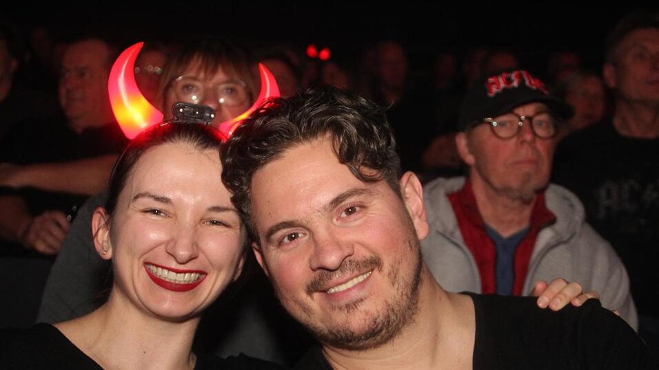 Eindrücke vom Konzertabend der AC/DC-Coverband Barock in er Landshuter Sparkassen-Arena. Eindrücke vom Konzertabend der AC/DC-Coverband Barock in er Landshuter Sparkassen-Arena.