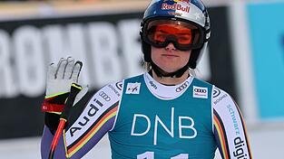 Emma Aicher winkt enttäuscht ab nach der Abfahrt von Kvitfjell. Emma Aicher winkt enttäuscht ab nach der Abfahrt von Kvitfjell.