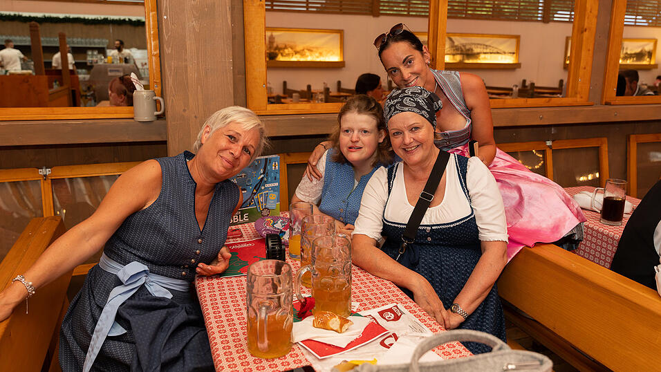 Die Partybilder vom Sonntag, 20. August 2023, aus dem Festzelt Krönner. Die Partybilder vom Sonntag, 20. August 2023, aus dem Festzelt Krönner.