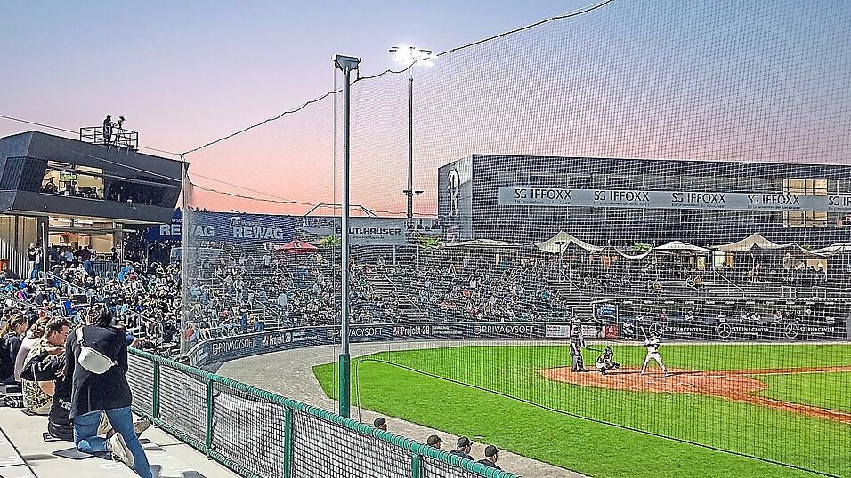 Neu im Stadion der Guggenberger Legion&auml;re werden heuer die Mittwochabend-Spiele im Baseball European Champions Cup ausgetragen. Europ&auml;ische Spitze zur Primetime in der Armin-Wolf-Arena.
