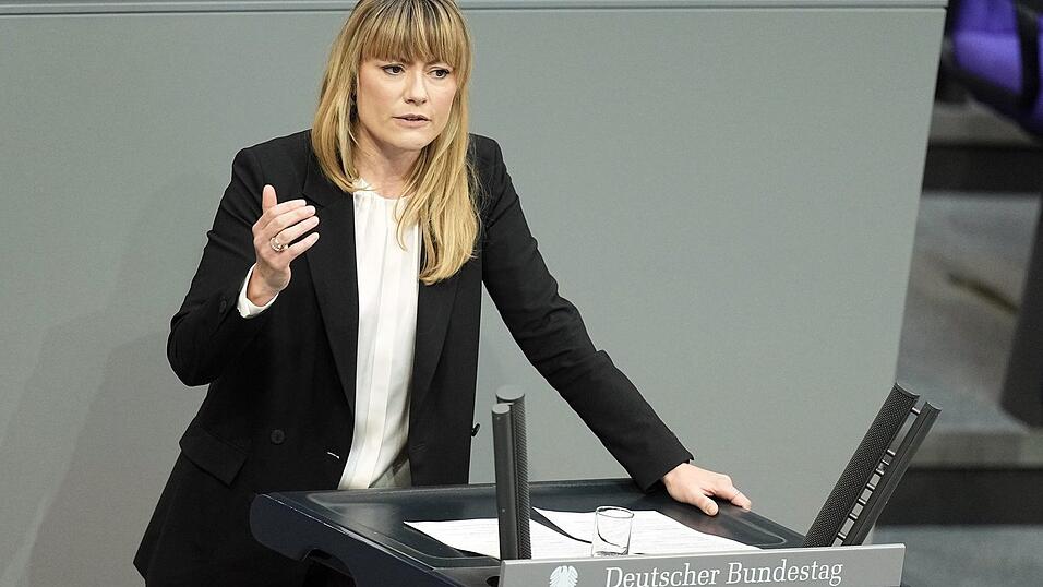 Die fluchtpolitische Sprecherin der Linksfraktion im Bundestag, Clara Bünger, findet, die Bundesregierung sei stark auf Abschiebungen fixiert. (Archivfoto) Die fluchtpolitische Sprecherin der Linksfraktion im Bundestag, Clara Bünger, findet, die Bundesregierung sei stark auf Abschiebungen fixiert. (Archivfoto)