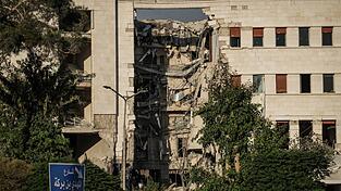 Laut Aktivisten ziehen syrische Regierungstruppen im Süden ab.