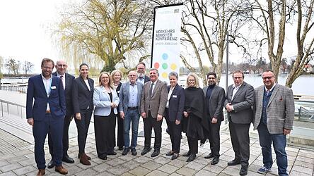 Die Verkehrsministerkonferenz will weitergehende Ma&szlig;nahmen gegen den Anstieg der Spritpreise.