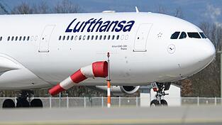 Die Bundesregierung hatte einen Lufthansa-Airbus zu einem ersten Evakuierungsflug nach Oman geschickt. (Archivbild)