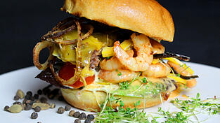 So sieht er aus, der Surf & Turf Burger. Zubereitet von Anja Auer, der 'Frau am Grill'.