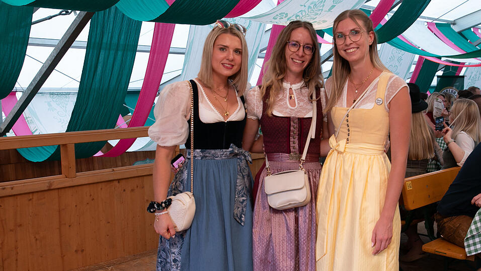 Echte Blasmusikfans lie&szlig;en sich den Montagabend im Festzelt Weckmann nicht entgehen.