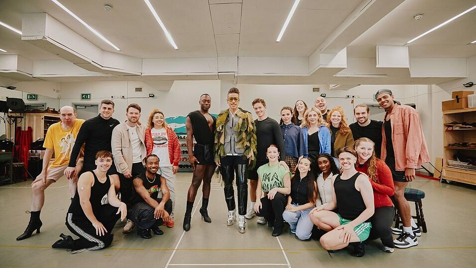 Das Skript für das Kultmusical, das 2012 in Chicago uraufgeführt wurde, stammt von Theater-Ikone Harvey Fierstein. Das Skript für das Kultmusical, das 2012 in Chicago uraufgeführt wurde, stammt von Theater-Ikone Harvey Fierstein.