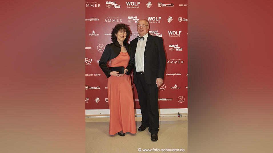 Die Metzgerzunft hat am Samstagabend in die Joseph-von-Fraunhofer-Halle eingeladen. Die Metzgerzunft hat am Samstagabend in die Joseph-von-Fraunhofer-Halle eingeladen.