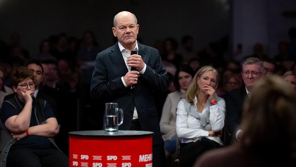 Gleich zu Beginn seiner Wahlkampfveranstaltung findet Olaf Scholz klare Worte f&uuml;r den Umgang mit dem Attent&auml;ter von M&uuml;nchen.