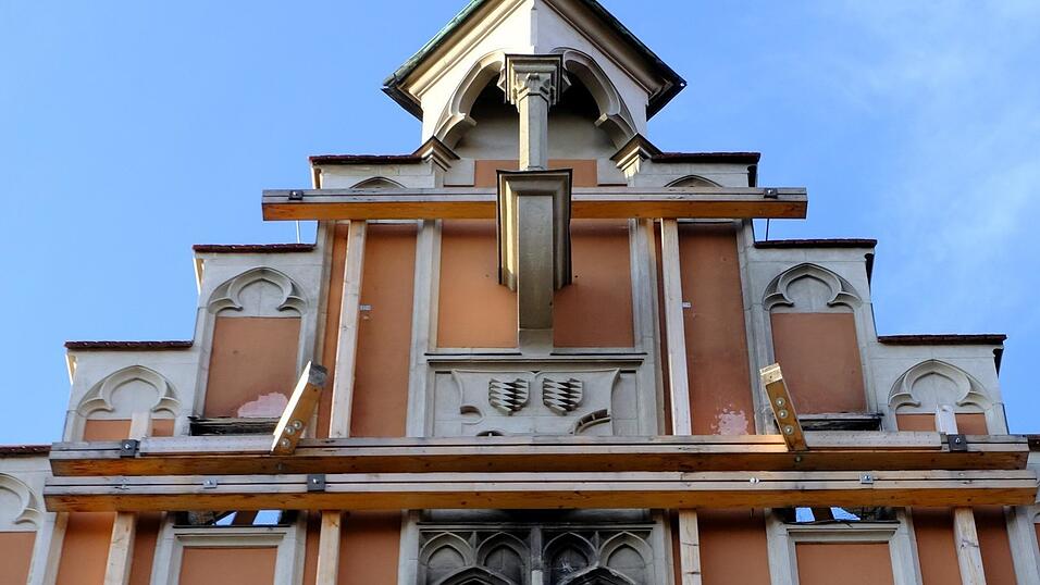 In einem Jahr soll das Rathaus wieder aufgebaut werden. In einem Jahr soll das Rathaus wieder aufgebaut werden.