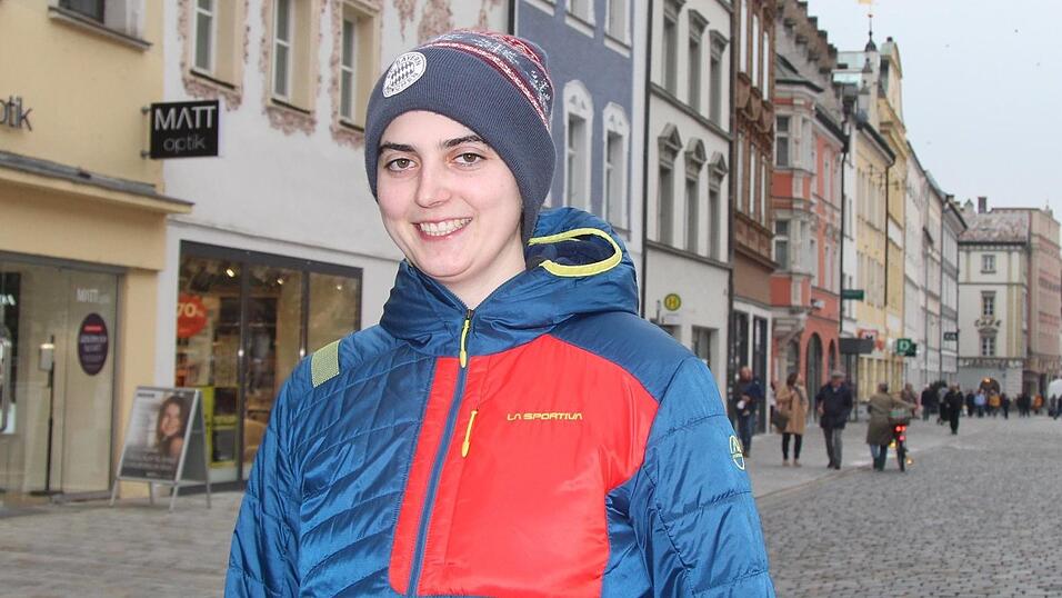 Die Straubingerin Teresa B&auml;r hofft, mit einem Autismus-Assistenzhund die Herausforderungen des Alltags besser meistern zu k&ouml;nnen.