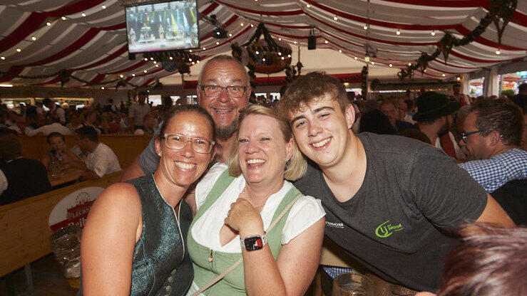 Die Partybilder vom Freitag, 15. August, aus dem Festzelt Lechner. Die Partybilder vom Freitag, 15. August, aus dem Festzelt Lechner.