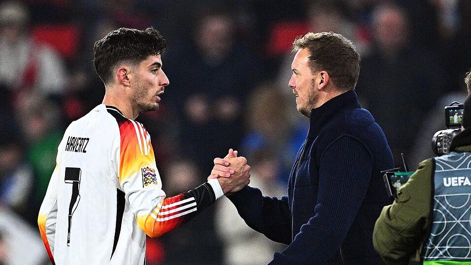 Bundestrainer Julian Nagelsmann (r) musste in diesem L&auml;nderspiel-Jahr komplett auf Kai Havertz verzichten. (Archivbild)