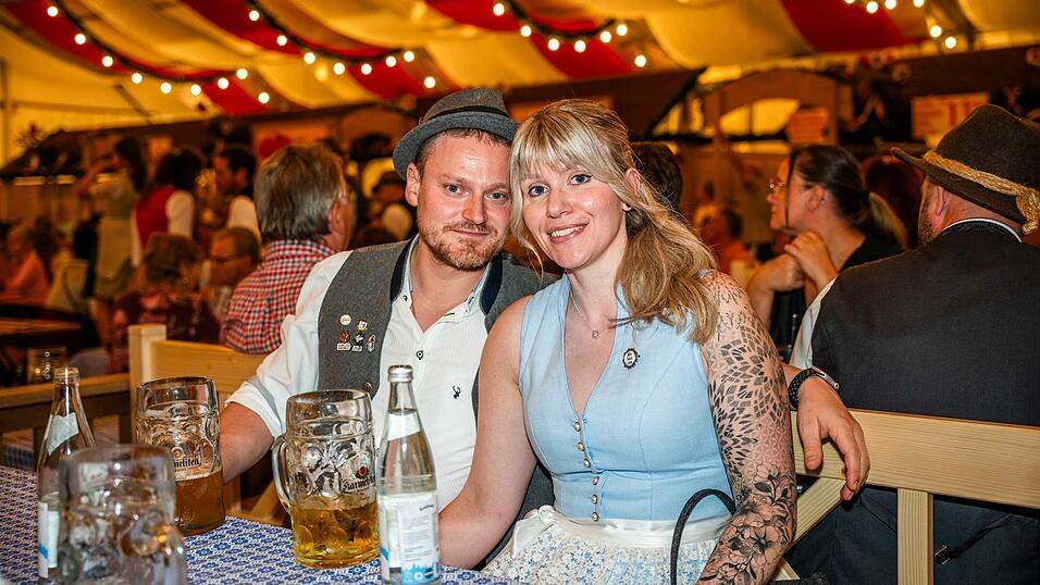 Die Partybilder vom Montag, 17. August, aus dem Festzelt Greindl. Die Partybilder vom Montag, 17. August, aus dem Festzelt Greindl.