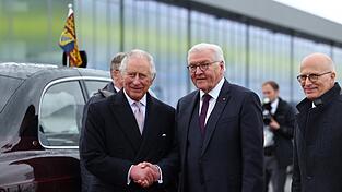 Bundespräsident Frank-Walter Steinmeier (r.) und König Charles III. (l.) haben sich bereits öfter getroffen, unter anderem auf der Deutschlandreise des neu gekrönten Königs 2023.