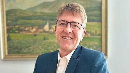 Verabschiedet sich nach 18 Jahren vom Arnschwanger Bürgermeisterzimmer. Als Landratskandidat der CSU geht beides nicht. Trotz dieses Risikos, am Ende eventuell ohne Amt dazustehen, und der aktuell großen Herausforderungen wagt der 57-Jährige diesen Schritt. Warum, das erklärte er in einem Gespräch.