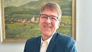 Verabschiedet sich nach 18 Jahren vom Arnschwanger Bürgermeisterzimmer. Als Landratskandidat der CSU geht beides nicht. Trotz dieses Risikos, am Ende eventuell ohne Amt dazustehen, und der aktuell großen Herausforderungen wagt der 57-Jährige diesen Schritt. Warum, das erklärte er in einem Gespräch.