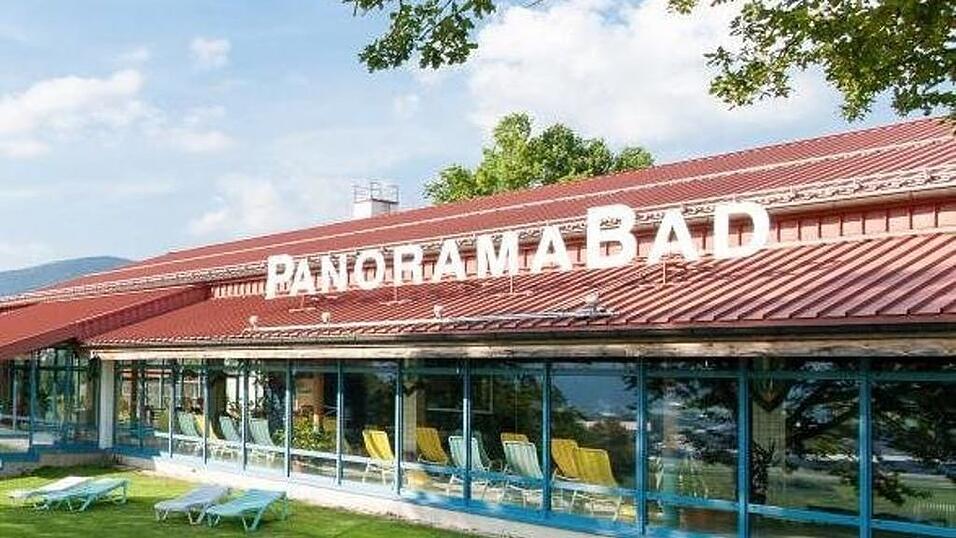 Vier Wochen nur dauerte der Badebetrieb, bis auf Weiteres ist das Panoramabad wieder geschlossen. Vier Wochen nur dauerte der Badebetrieb, bis auf Weiteres ist das Panoramabad wieder geschlossen.