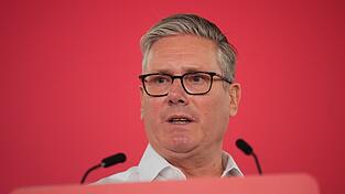 Keir Starmer, Premierminister von Gro&szlig;britannien, enthielt sich vor Journalisten klarer Antworten.