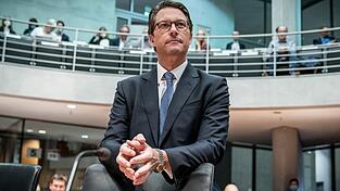 Vor dem Landgericht Berlin beginnt der Prozess gegen den ehemaligen Bundesverkehrsminister Andreas Scheuer. (Archivbild) Vor dem Landgericht Berlin beginnt der Prozess gegen den ehemaligen Bundesverkehrsminister Andreas Scheuer. (Archivbild)
